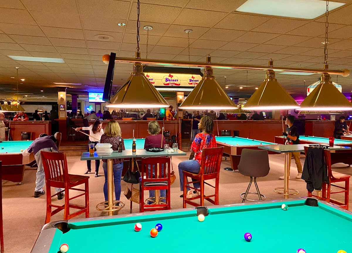 Rack'em Pub & Billiards